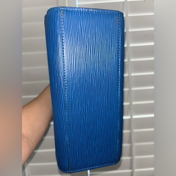 Louis Vuitton Blue Epi Pont Neuf With Chain & Lock 317 - Picture 5 of 12